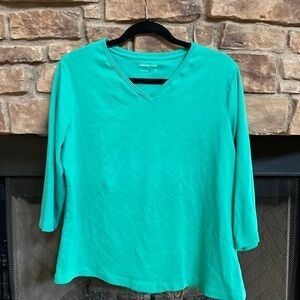 Calvin Klein green V-neck T-shirt. Size 1X